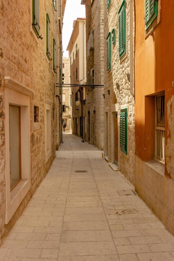 St. Clara Old Town Aparthotel Sibenik Bagian luar foto