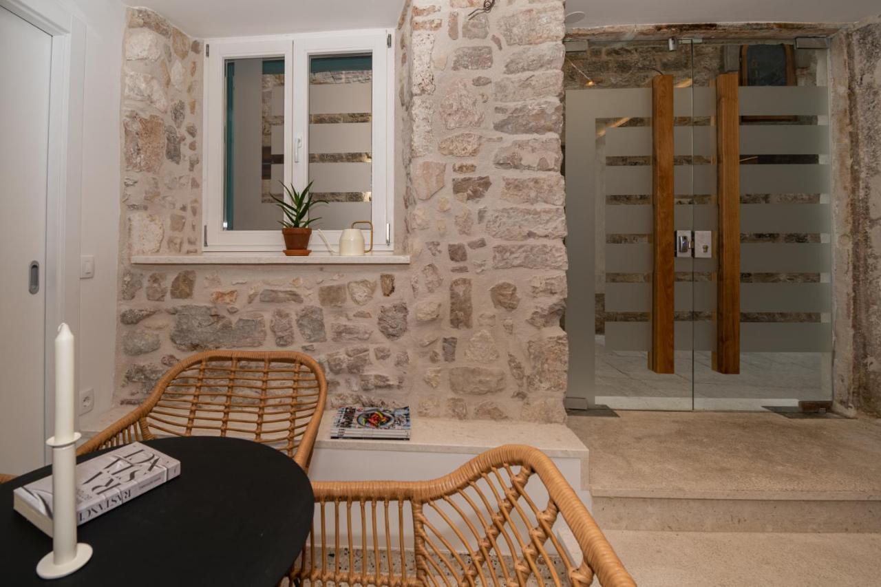 St. Clara Old Town Aparthotel Sibenik Bagian luar foto