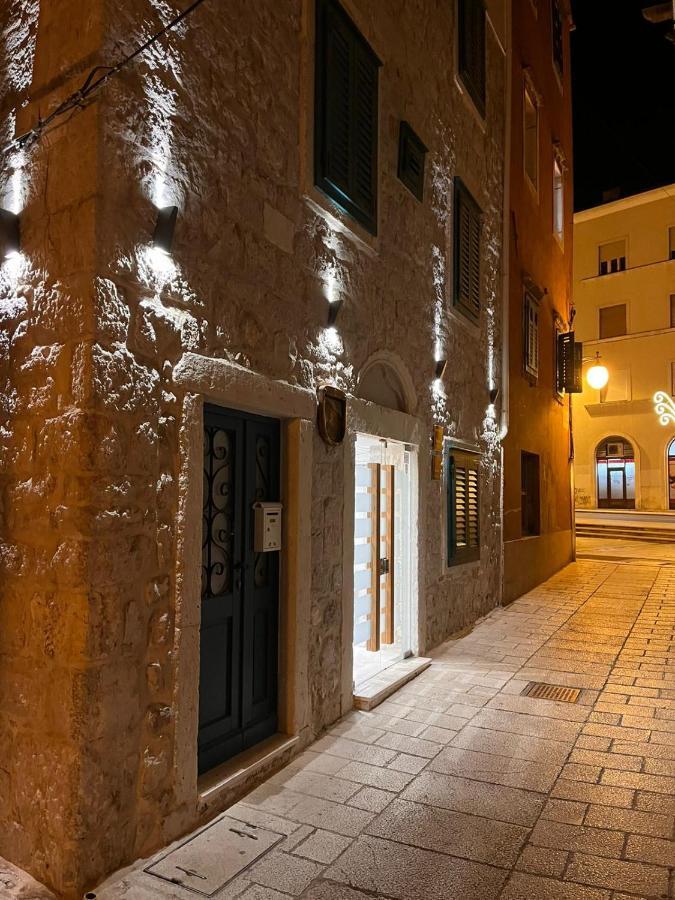 St. Clara Old Town Aparthotel Sibenik Bagian luar foto