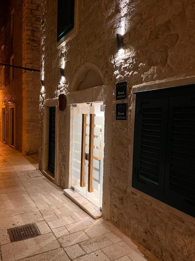 St. Clara Old Town Aparthotel Sibenik Bagian luar foto