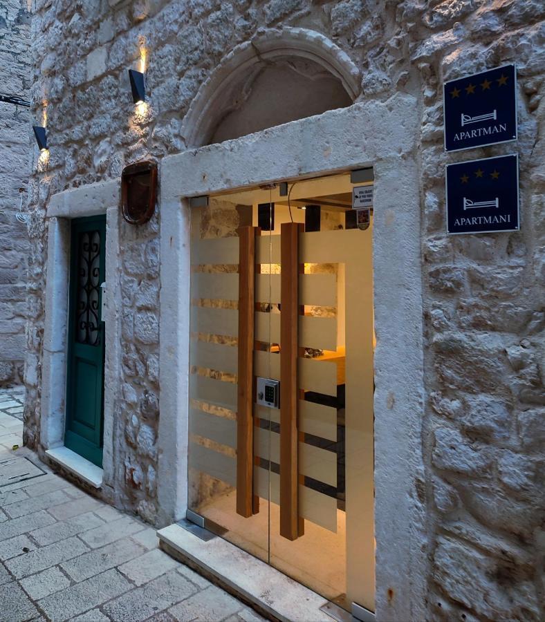 St. Clara Old Town Aparthotel Sibenik Bagian luar foto